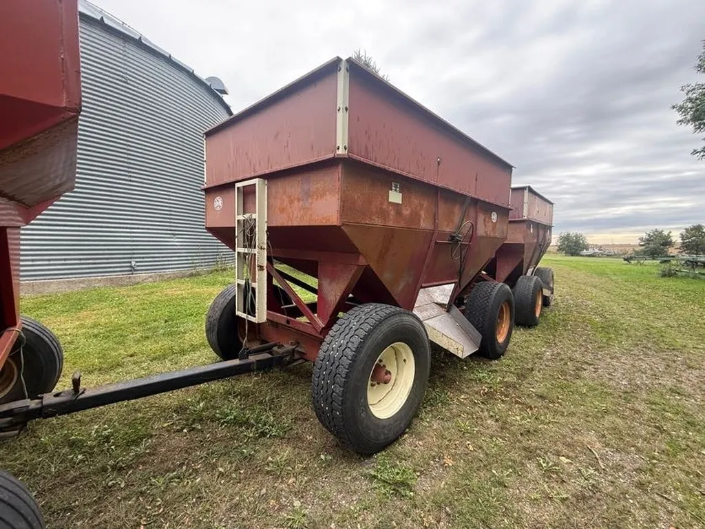 J&M Gravity Box 350 With 425/65R 22.5 Tires, 8 Bolt Rims, Extended Hitch, SN# 25691