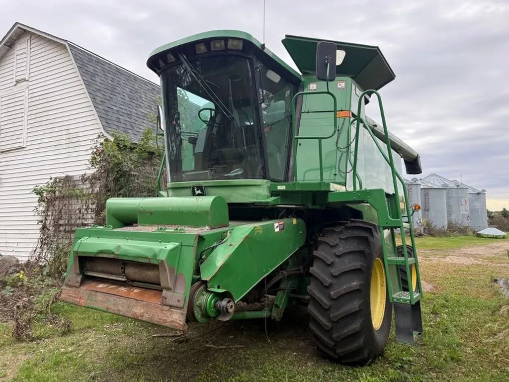 John Deere Model 9500 Combine, SN# 666144, 24.5X32 Fronts, 14.9X24 Rears, 3,413 Engine Hours, 2,455