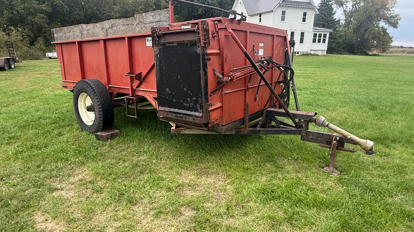 Roarda Model #200 Bunk Feeder Wagon, 6' X 12', Right Hand Front Discharge, 540 PTO, SN# 09-98-0056,