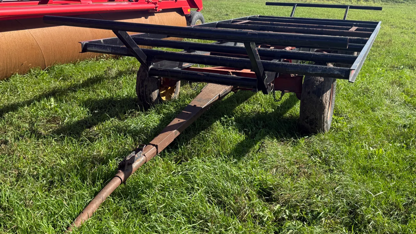 Woodford Ag Bale Wagon For 11 Big Bales On Tandem Silage Wagon Running Gear, 6 Bolt Hubs, 11L 15 Siz