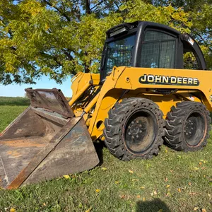 John Deere 250 Skidloader, 1235 Hours, Enclosed Cab With Heat, Auxillary Hydraulics, Manual Quick-At