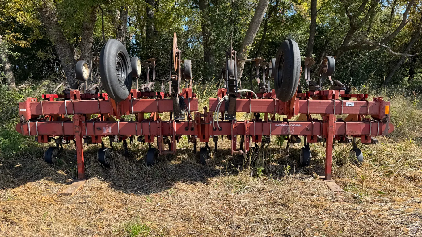 International 183 3 Point Cultivator, 12R30, Rolling Shields, In Working Condition