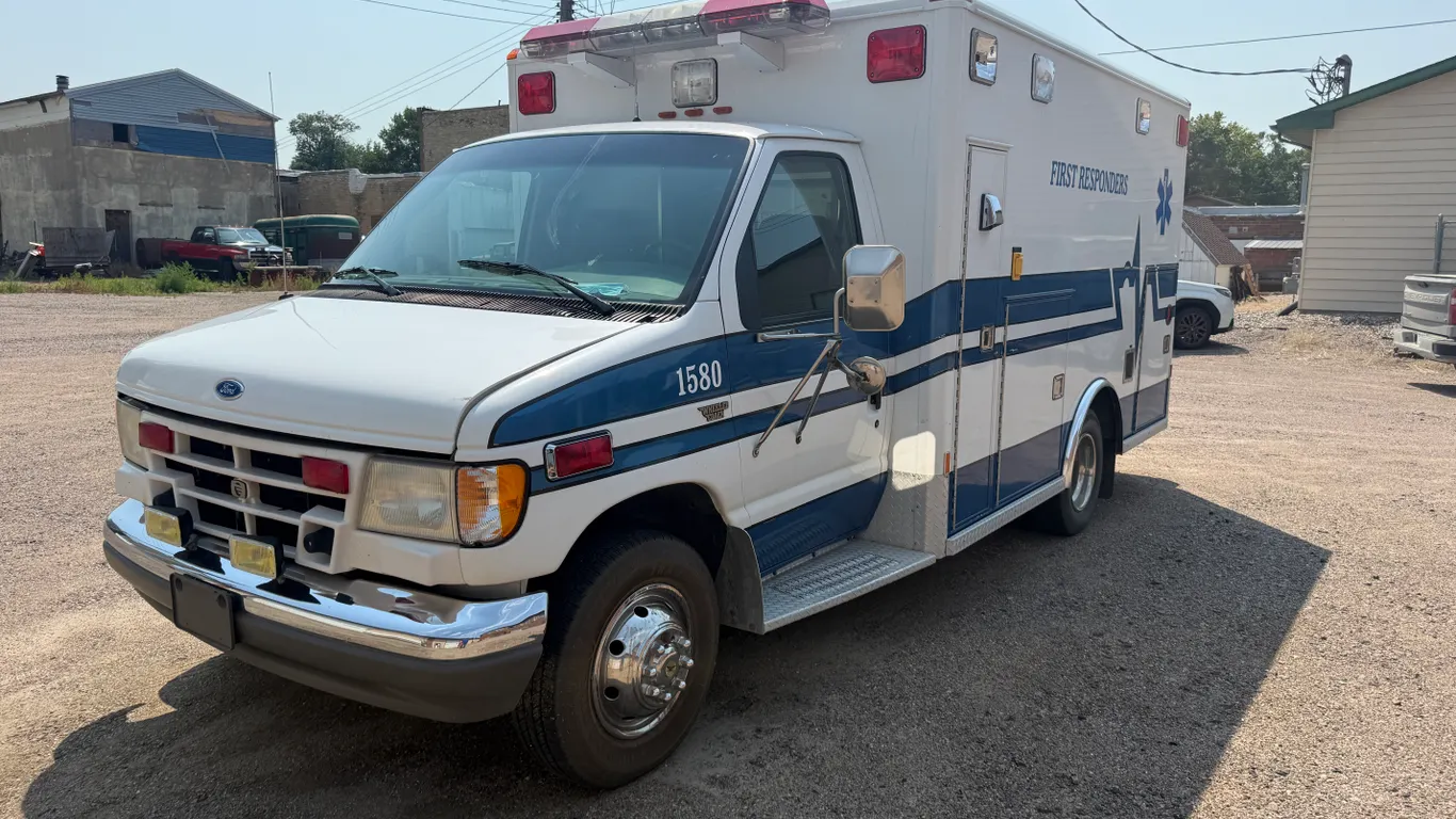 1995 Ford Ambulance, 86,292 Miles, Just Taken Out of Service, 225/75R16 Tires, Ford 7.3L Diesel Engi