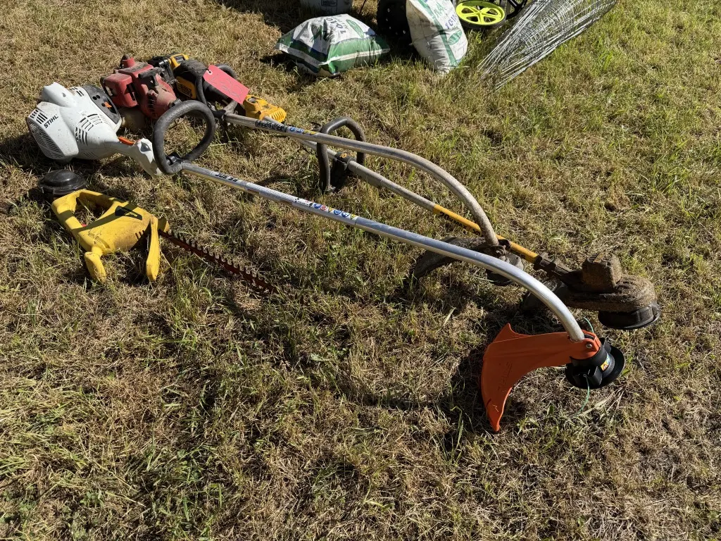 3 Weed Trimmers (2 Gas And 1 Battery) And Hedge Trimmer (Lot 22)