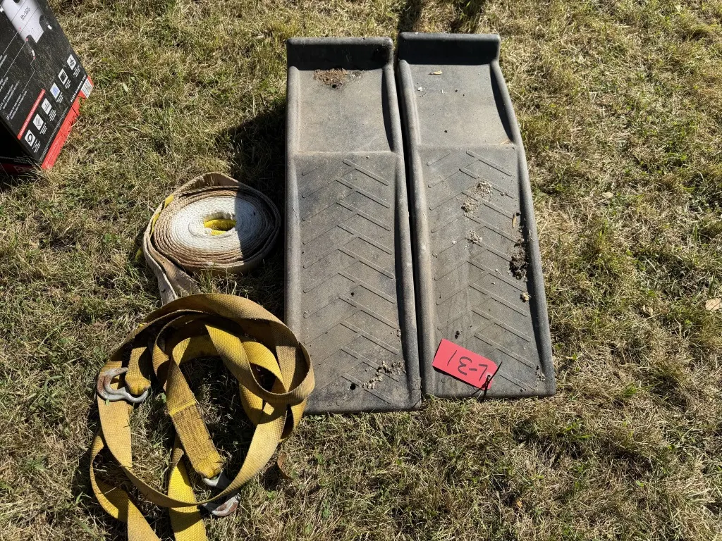 Car Ramps And Tow Straps (Lot 31)