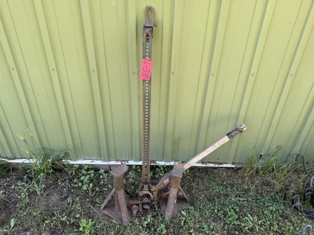 Handyman Jack And 4 Jack Stands (Lot 38)