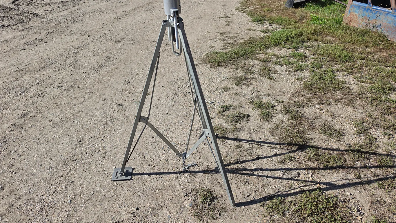 Camper Tri Pod Jack, Missing 1 Pad