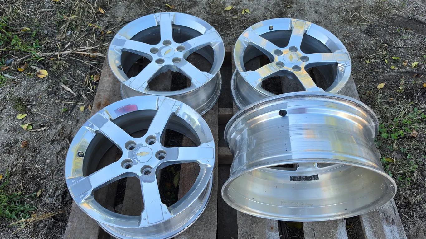 (4) 17” Rims off a Chevrolet Equinox