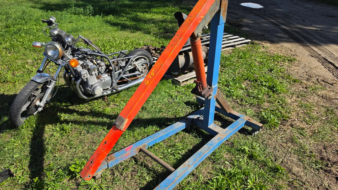 8 Ton Cherry Picker *Cylinder Does Not Work