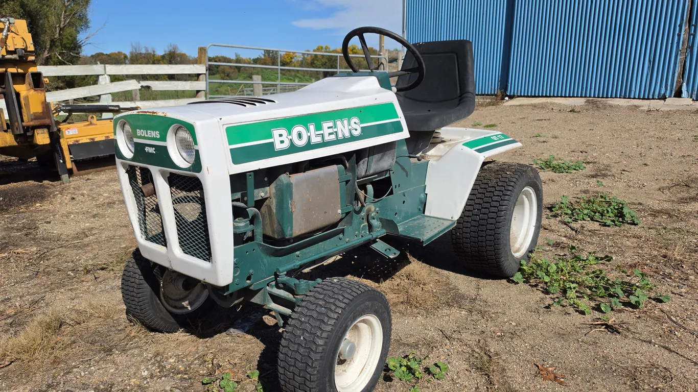 Bolens QT17 Lawn Tractor, *Does Not Run, Believed to Have Some Starter Issues, Buying As Is-Where Is
