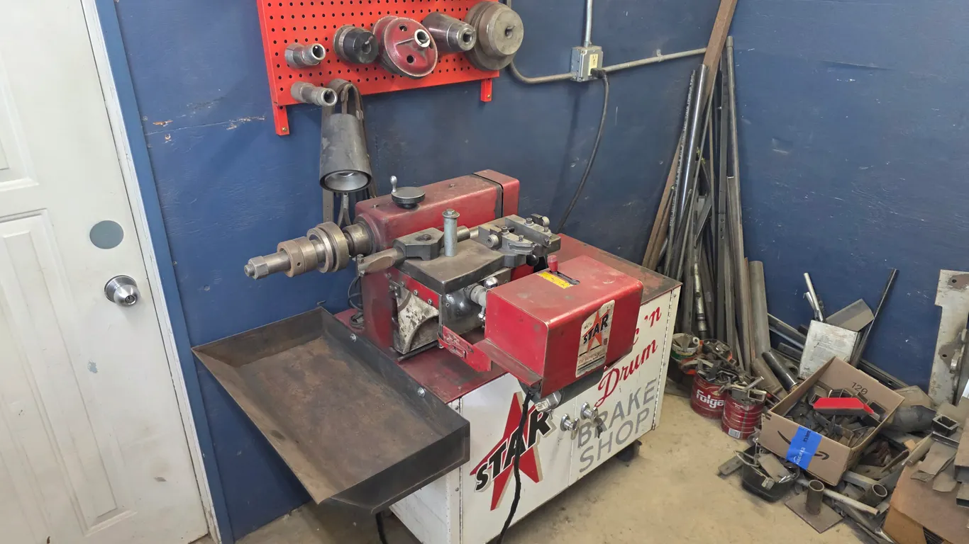 Star Machine and Tool Brake Lathe with Misc Drum and Rotor Adapters, 110V