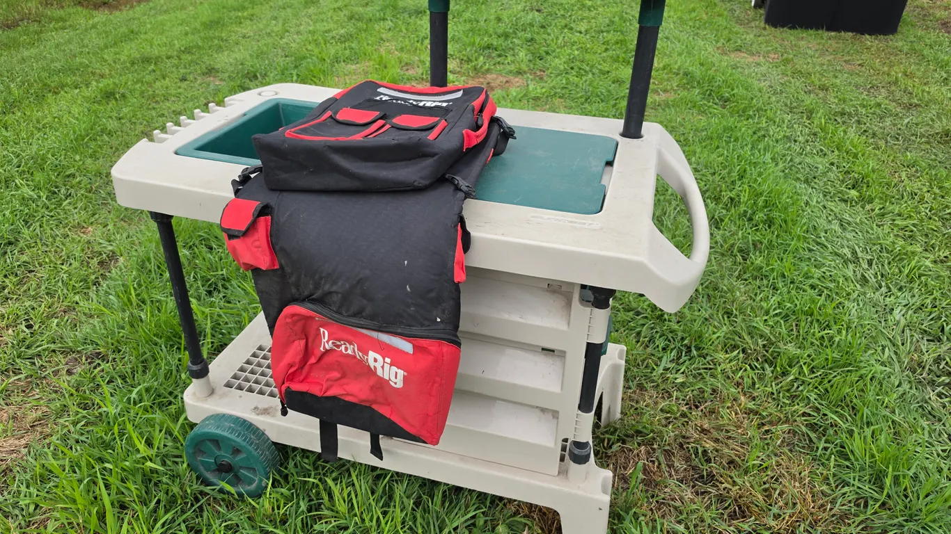 Suncast Fish Cleaning Table and Ready Rig Bag