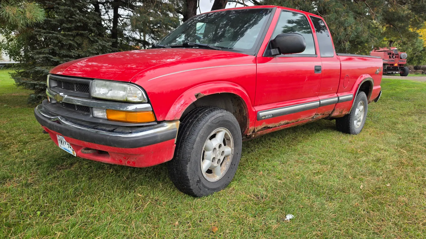 2003 Chevrolet S10 LS 4x4 Extended Cab Pickup, 176,667 Miles, Power Windows, Power Locks, 4.3L V6 En