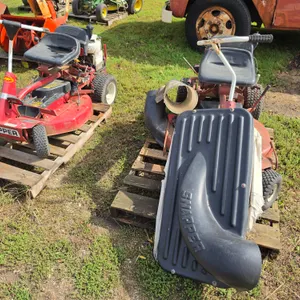 (2) Snapper Lawn Mowers, Engines are not Stuck, Has Not Ran in a Number of Years, Buying Both for On