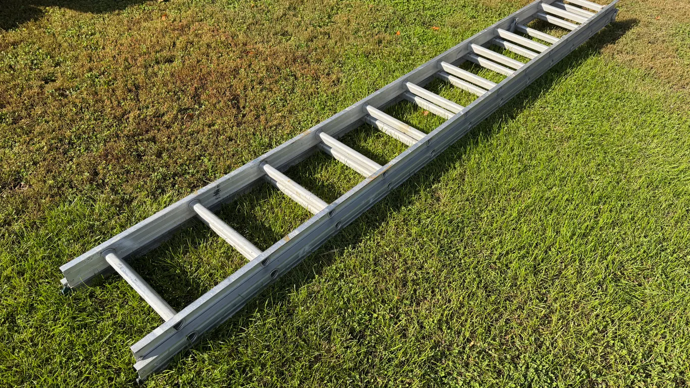 12’ Aluminum Extension Ladder