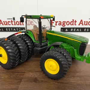 John Deere 8520 MFWD 1/16 Scale Toy Tractor