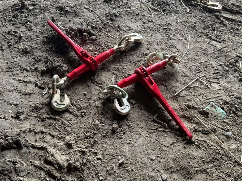 (2) Ratchet Binders, 3/8" To 1/2"