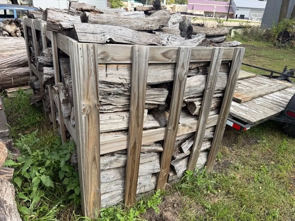 Pallet Of 4 X 4 X 5' Mixed Hardwood Firewood (Lot 1)