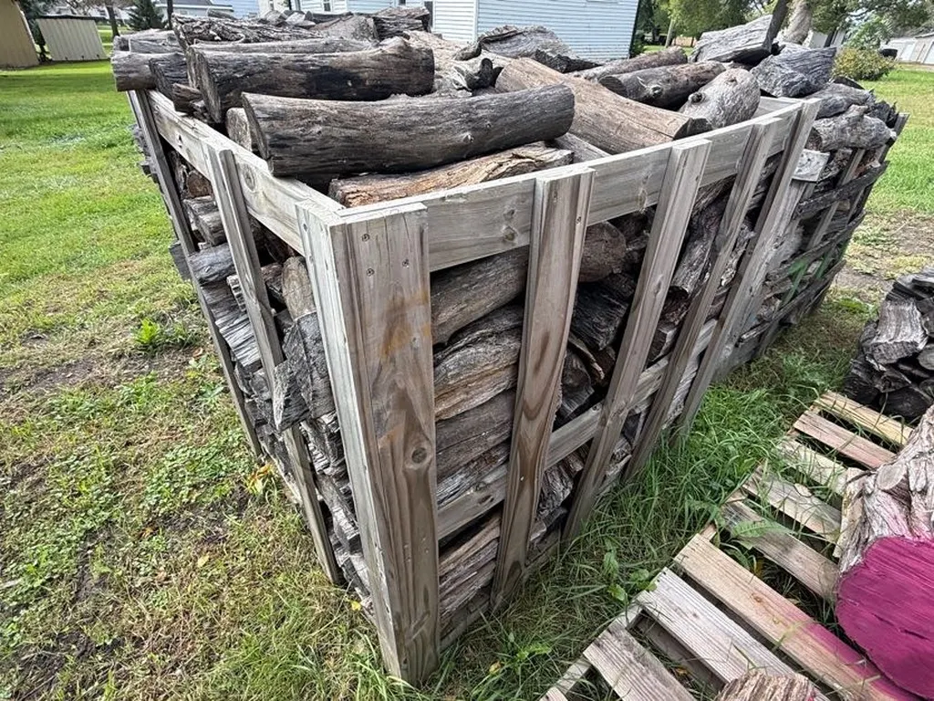 Pallet Of 4 X 4 X 5' Mixed Hardwood Firewood (Lot 2)