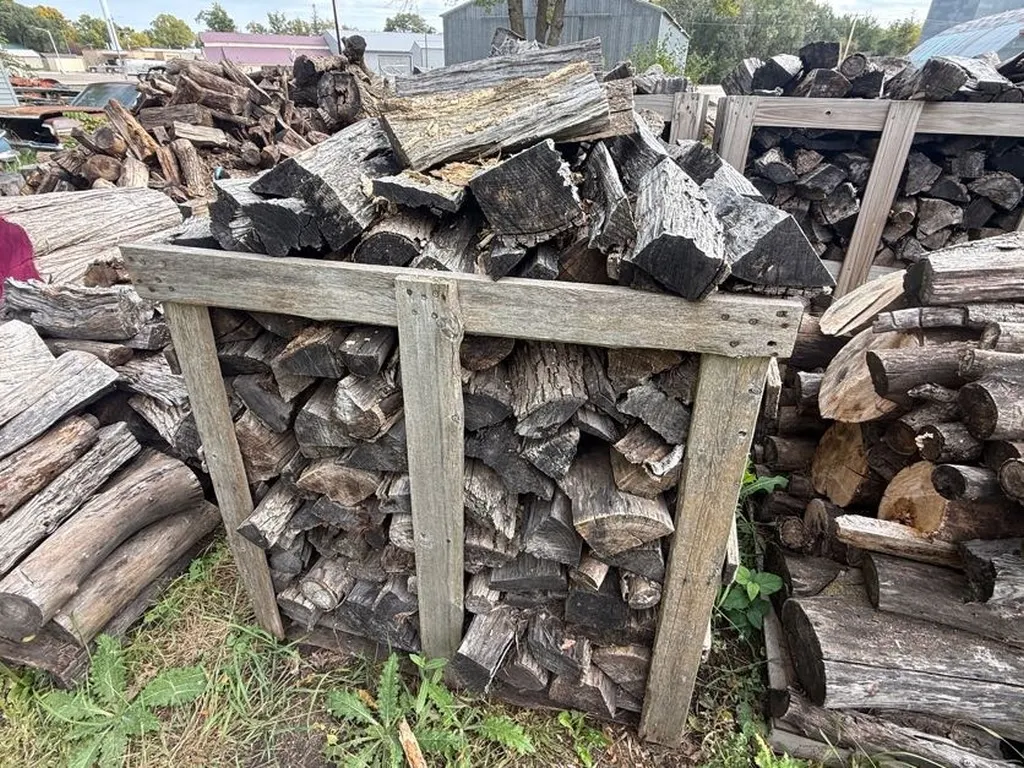 Pallet Of 4 X 4 X 5' Mixed Hardwood Firewood (Lot 3)