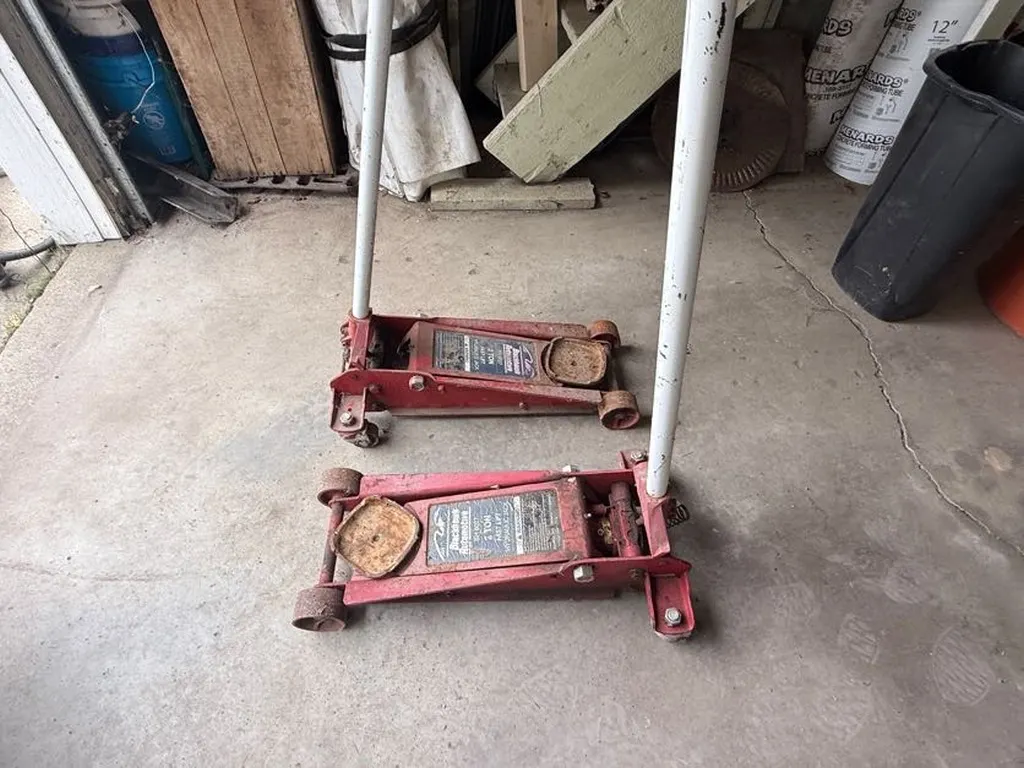 (2) Blackhawk 2-Ton Floor Jacks Each, Need A Little Bit Of Work But The Hydraulics Work, Buying All