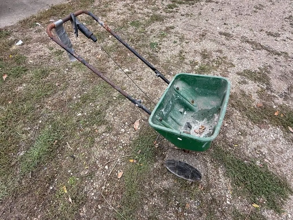 Scotts Fertilizer Spreader