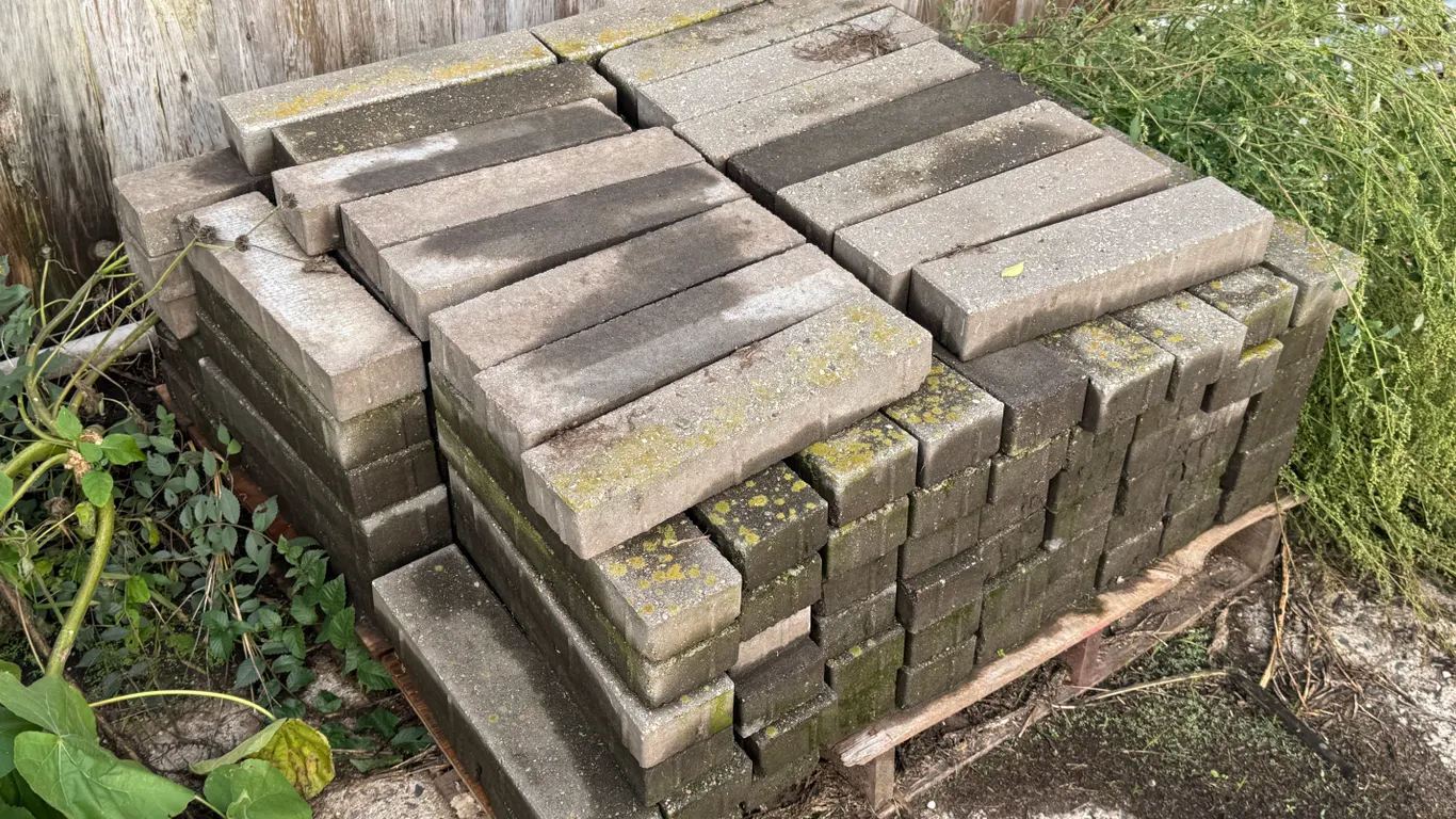 Approx 125 - 4" X 15 1/2" X 2" High Landscape Blocks