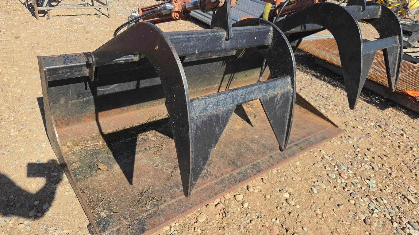 Approx. 72" Skid Steer Grapple Bucket