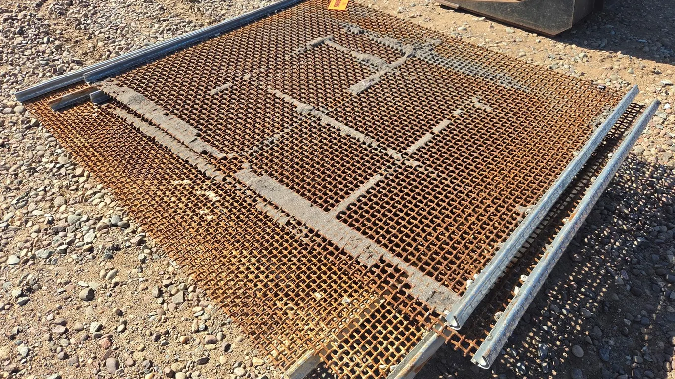 (5) Approx. 58"X48" Screens