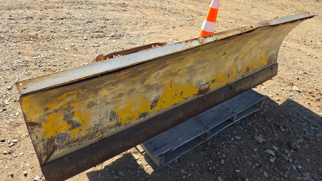 Approx. 84" Snowplow