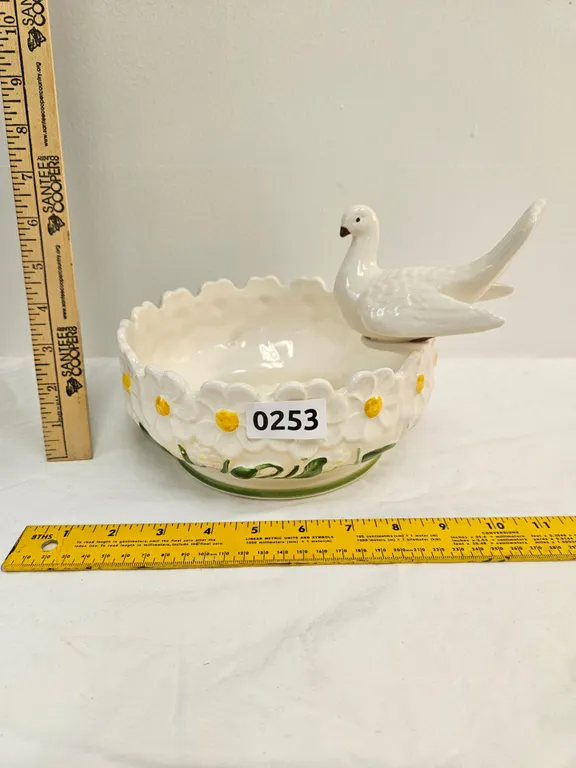 Ardal Inc. Hand Painted Ceramic Daisy Bowl with Dove
