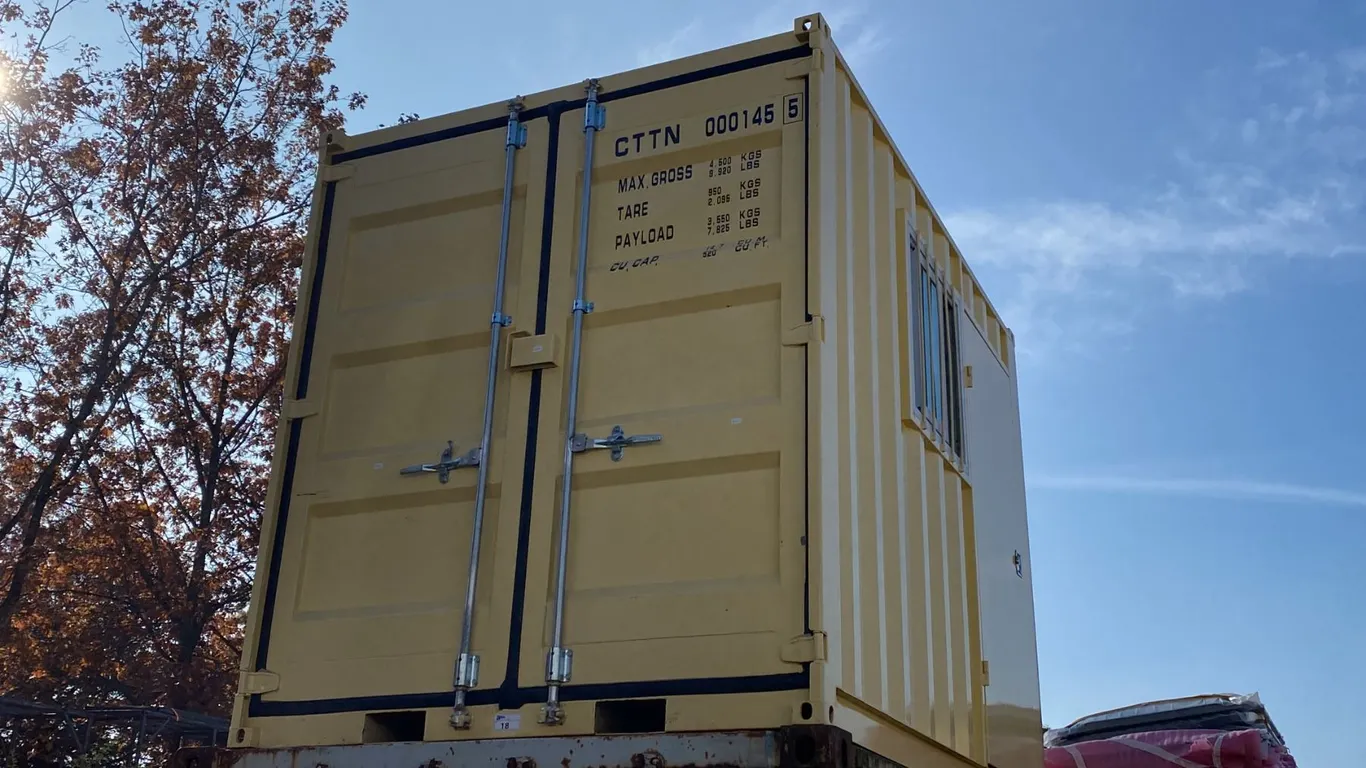 10FT BEIGE OFFICE STORAGE SHIPPING CONTAINER WITH DUAL SWING REAR DOORS, CAMS, SIDE MAN DOOR &