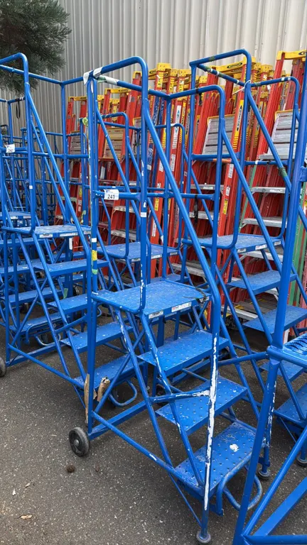 CANWAY 4H-20 HEAVY DUTY BLUE 4 STEP NARROW MOBILE WAREHOUSE STAIRS WITH 20" X 15" PLATFORM