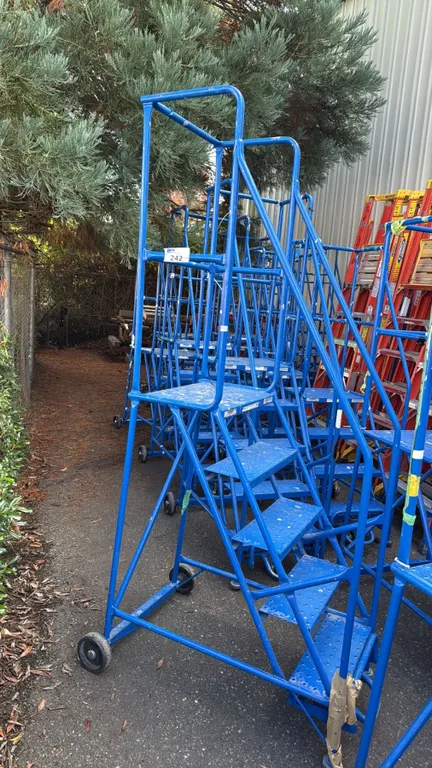 CANWAY 5H-20 HEAVY DUTY BLUE 5 STEP NARROW MOBILE WAREHOUSE STAIRS WITH 20" X 15" PLATFORM