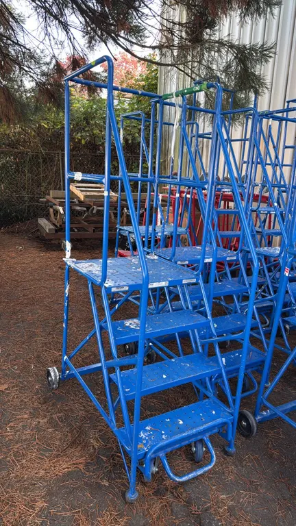 CANWAY 4H-EXT22.5 HEAVY DUTY BLUE 4 STEP MOBILE WAREHOUSE STAIRS WITH 24" X 22.5" PLATFORM