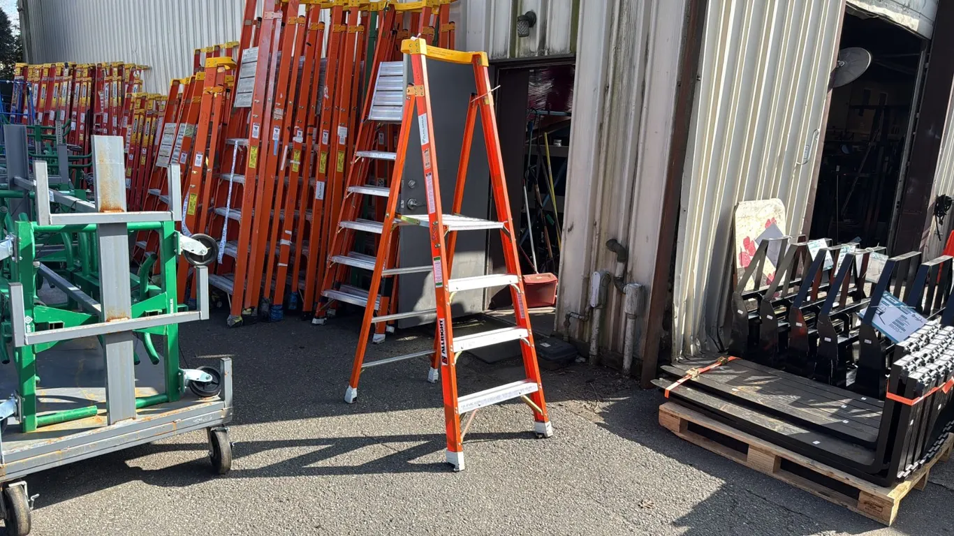 ALLRIGHT HEAVY DUTY 4' ORANGE CARBON FIBER INDUSTRIAL PLATFORM LADDER