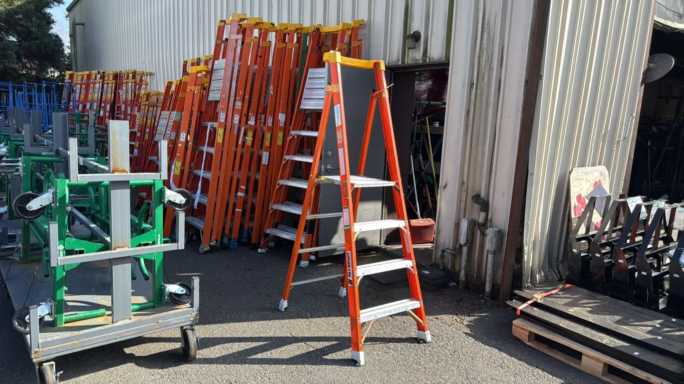 ALLRIGHT HEAVY DUTY 4' ORANGE CARBON FIBER INDUSTRIAL PLATFORM LADDER