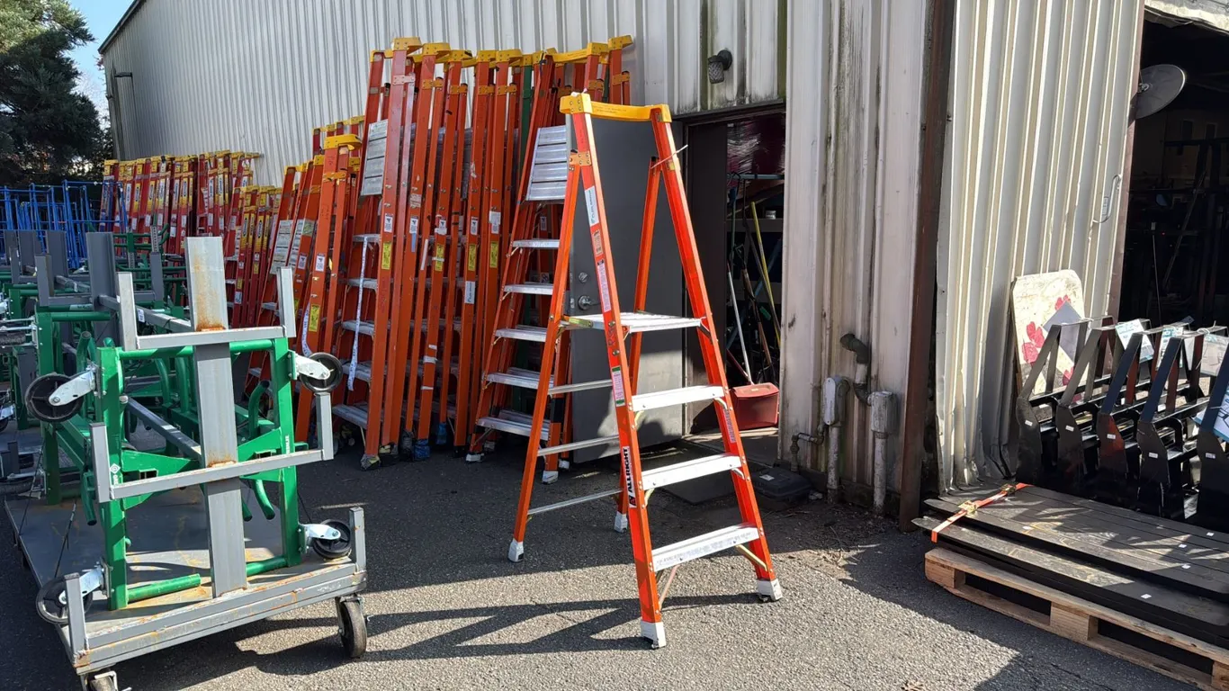 ALLRIGHT HEAVY DUTY 4' ORANGE CARBON FIBER INDUSTRIAL PLATFORM LADDER