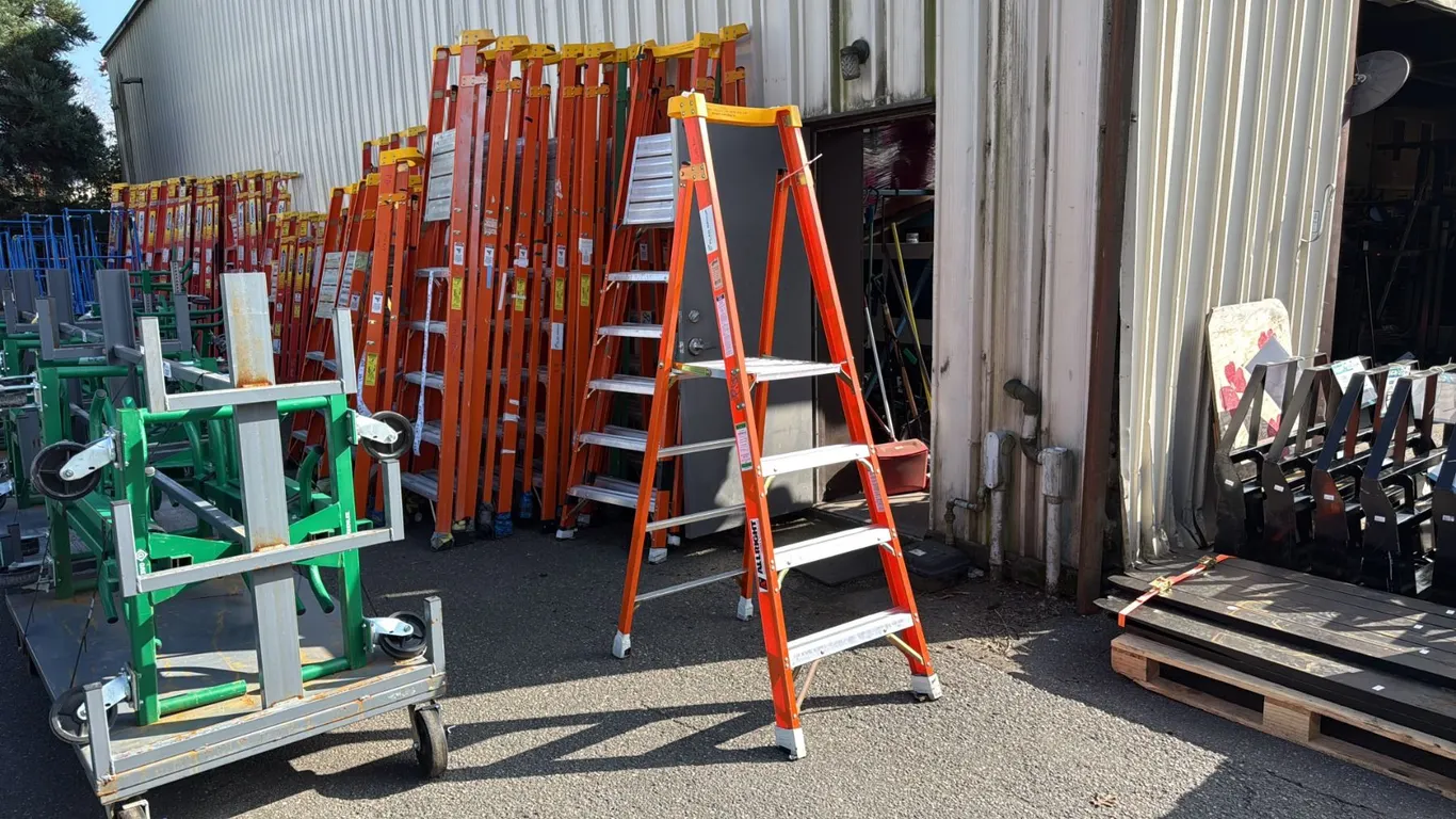 ALLRIGHT HEAVY DUTY 4' ORANGE CARBON FIBER INDUSTRIAL PLATFORM LADDER