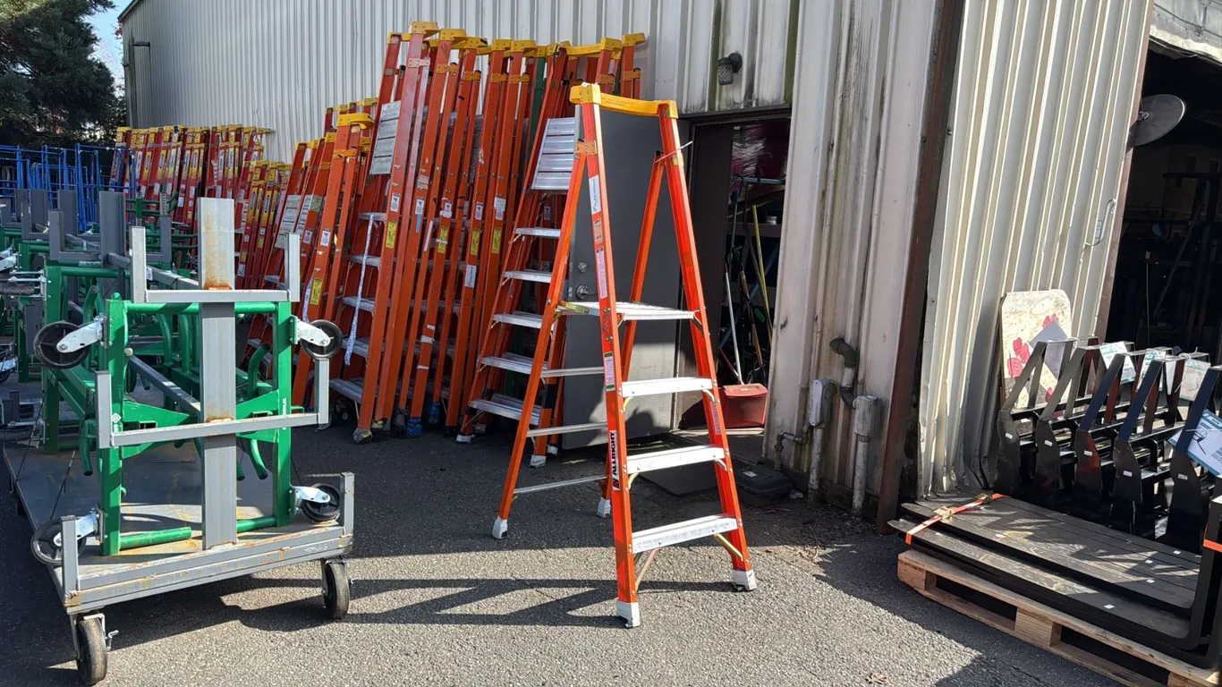 ALLRIGHT HEAVY DUTY 4' ORANGE CARBON FIBER INDUSTRIAL PLATFORM LADDER