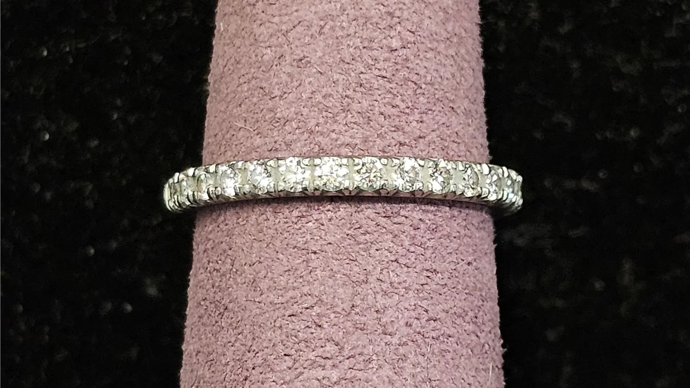 PLATINUM DIAMOND BAND RING: SIZE 4.75