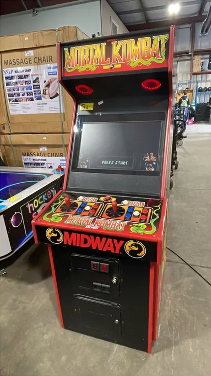 MIDWAY MORTAL KOMBAT 40025 COMMERCIAL COIN OPERATED 2 PLAYER UPRIGHT ARCADE MACHINE IN MORTAL