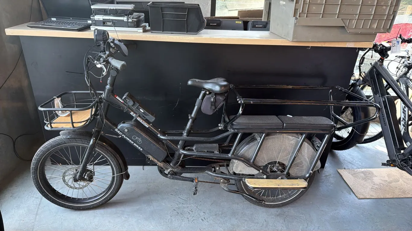 BLACK RAD POWER BIKES RADWAGON 7-SPEED HEAVY-DUTY LONG-TAIL UTILITY CARGO E-BIKE