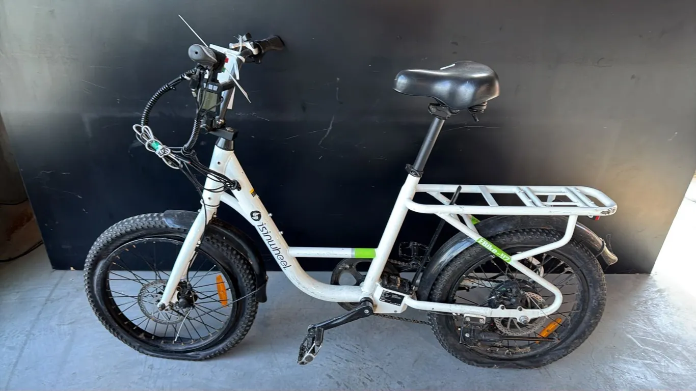 WHITE ISINWHEEL ELECTRIC BIKE CHASSIS AND GREEN OREGON NEWPORT CRUISER BICYCLE
