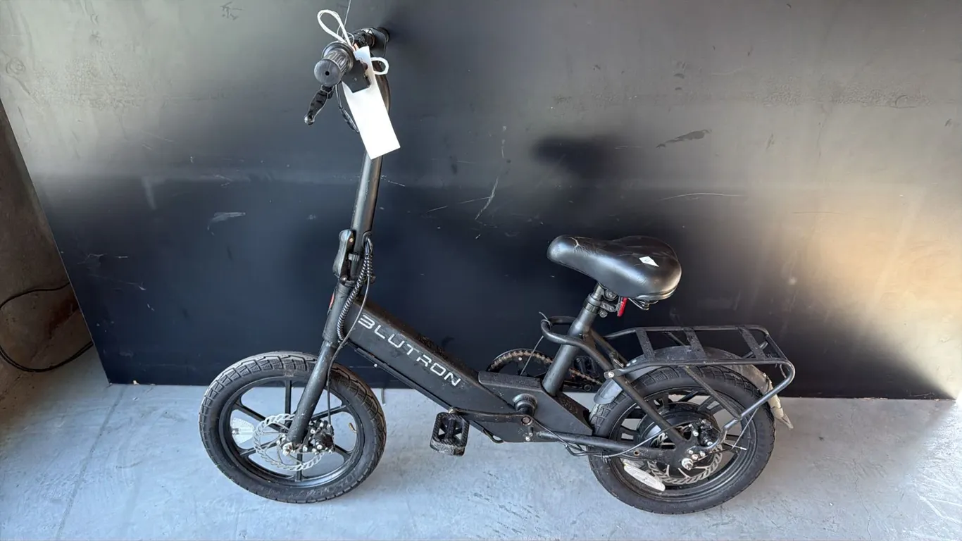 BLACK BLUTRON EB350F V2 FOLDING LOW STEP-THROUGH COMPACT COMMUTER ELECTRIC CITY BIKE NO CHARGER/KEY