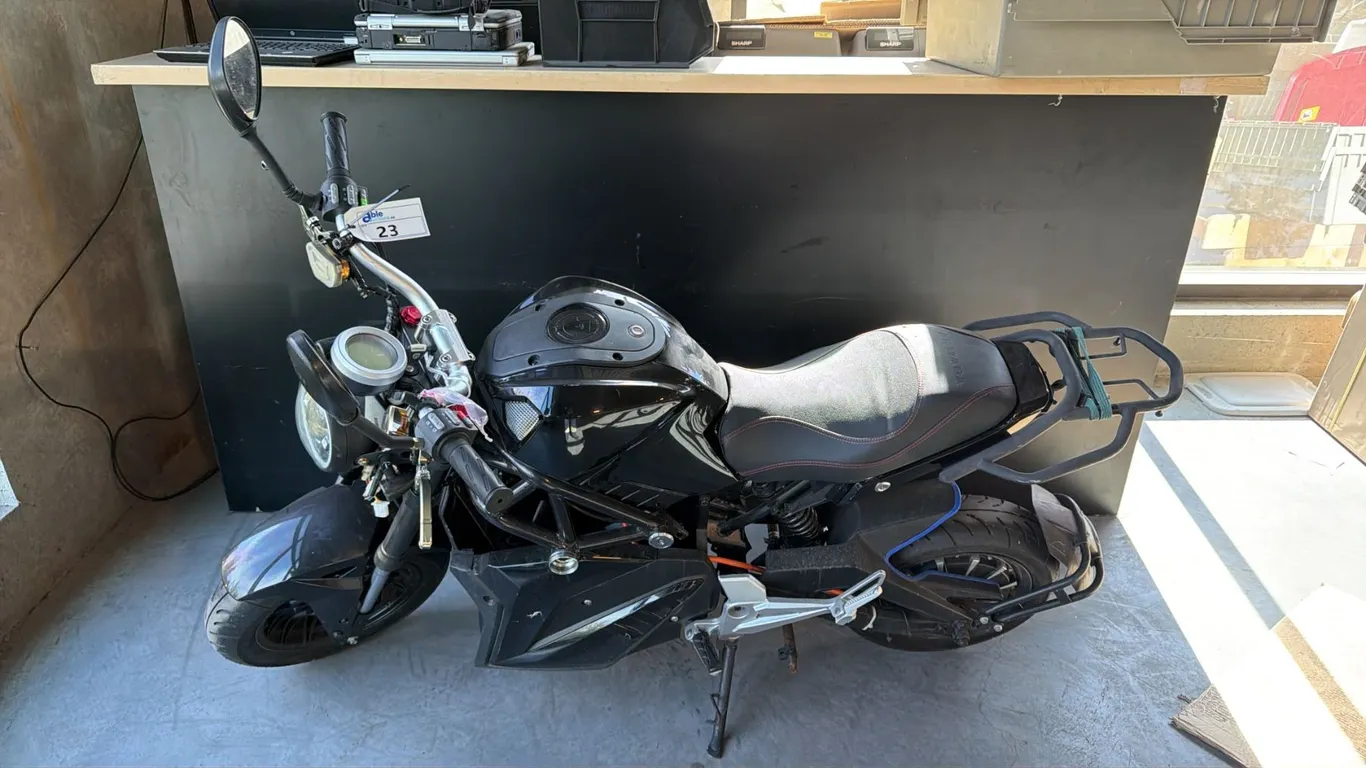 BLACK ARMADA COMMANDER SPORT-STYLE HEAVY-FRAME HIGH-OUTPUT ELECTRIC MOTORBIKE