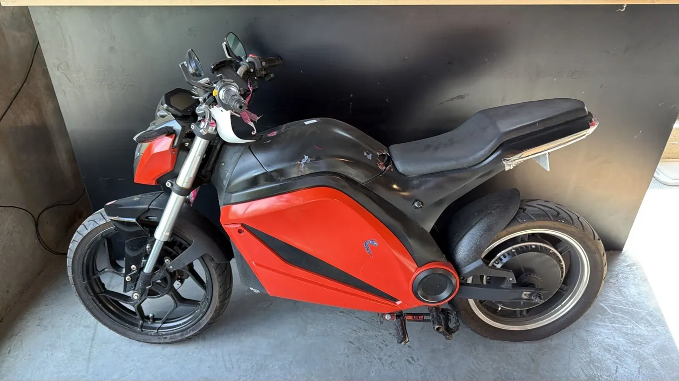 ORANGE/BLACK EMMO ZONE GTS HIGH-PERFORMANCE SPORT-STYLE ELECTRIC MOTORCYCLE