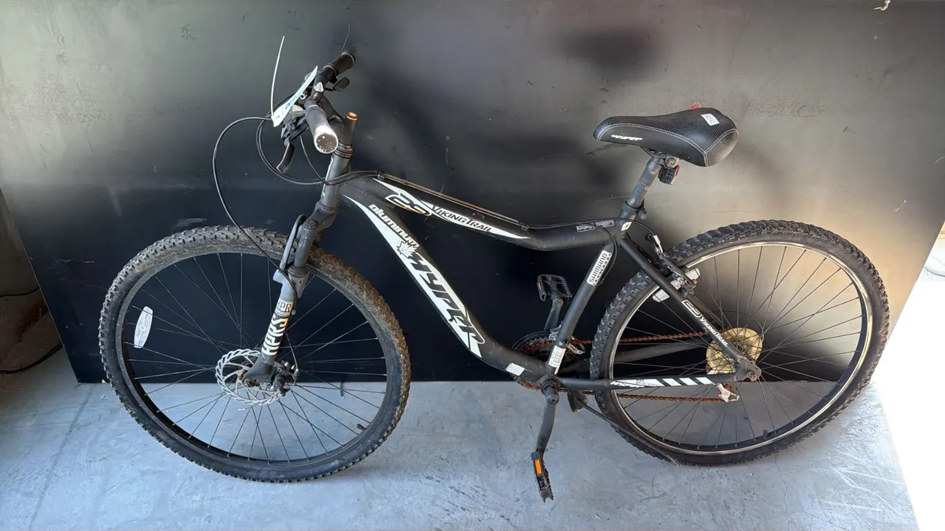 BLACK VIKING TRAIL HYPER 21-SPEED MOUNTAIN BIKE