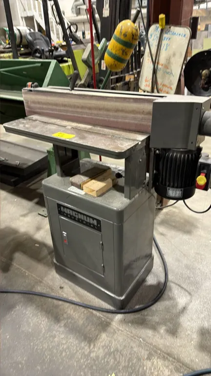 MAGNUM INDUSTRIAL MI-16400 EDGE SANDER 6IN X 89IN WITH TILTING HEAD APPROX 2FT X 16IN X 43IN