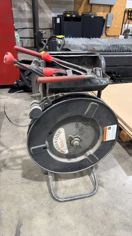 SIGNODE PORTABLE BANDER WITH BANDING TOOLS